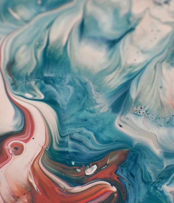 Abstract fluid shapes representing smooth movement